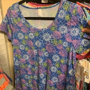Lularoe small tee